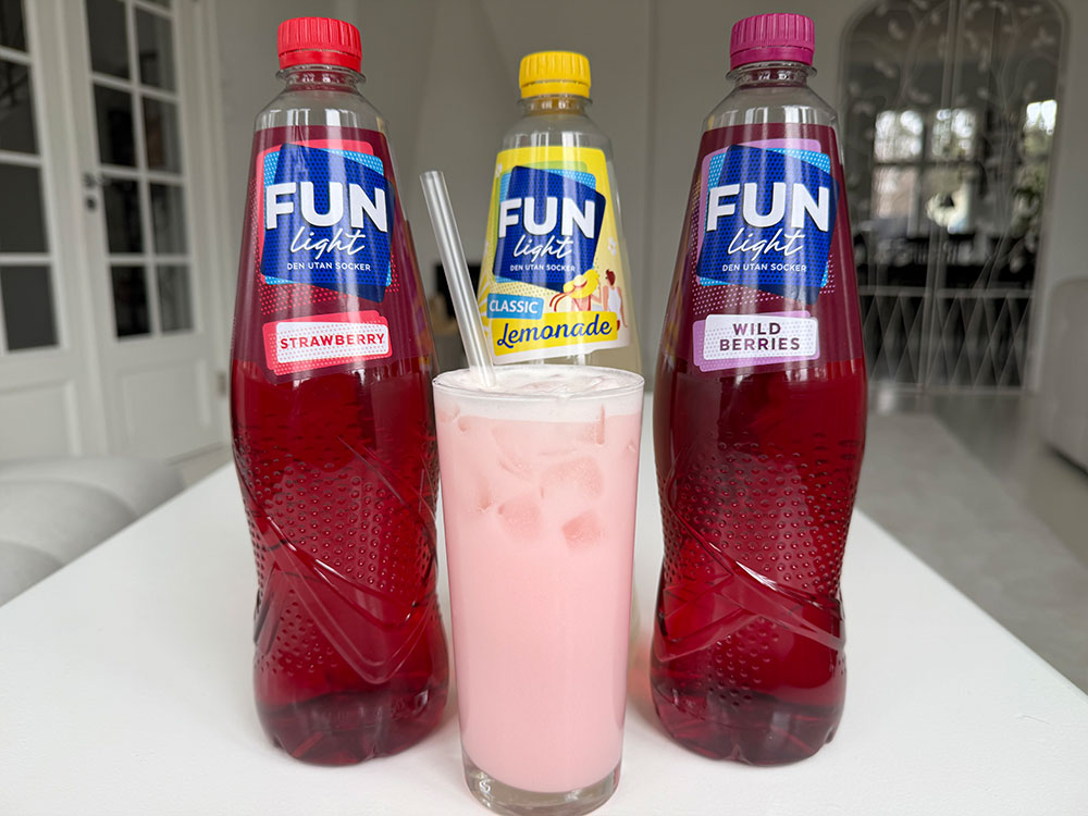 Glas med Dirty Soda gjord på FUN Light, is och grädde.